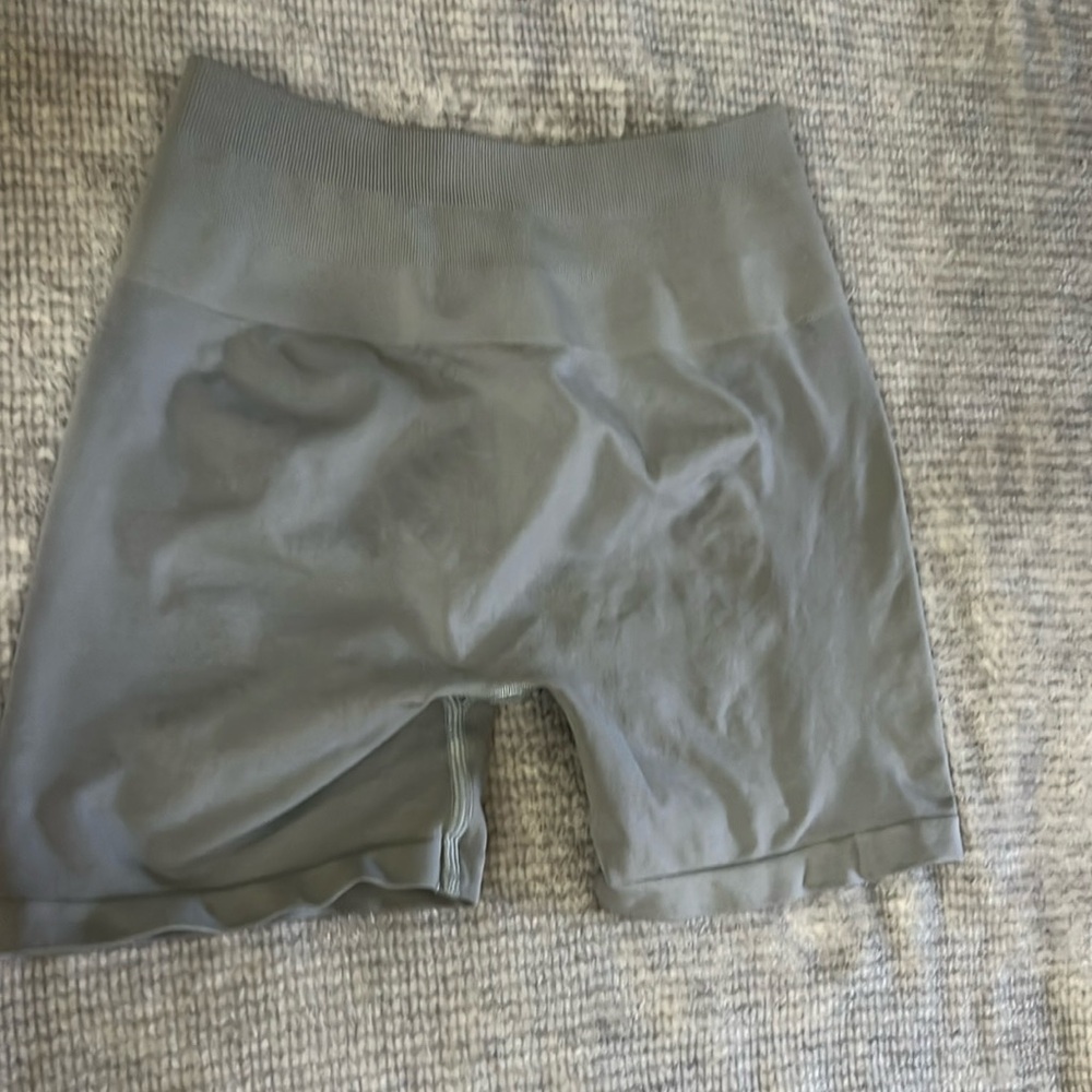 Women’s Alphalete Amplify Shorts Grey  Size M - Picture 3 of 7